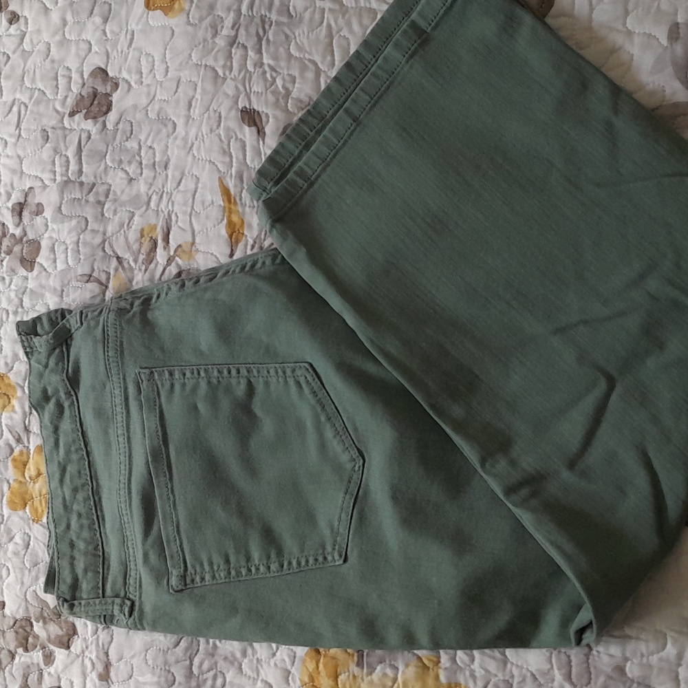 Nine West Olive Green Capri Pants